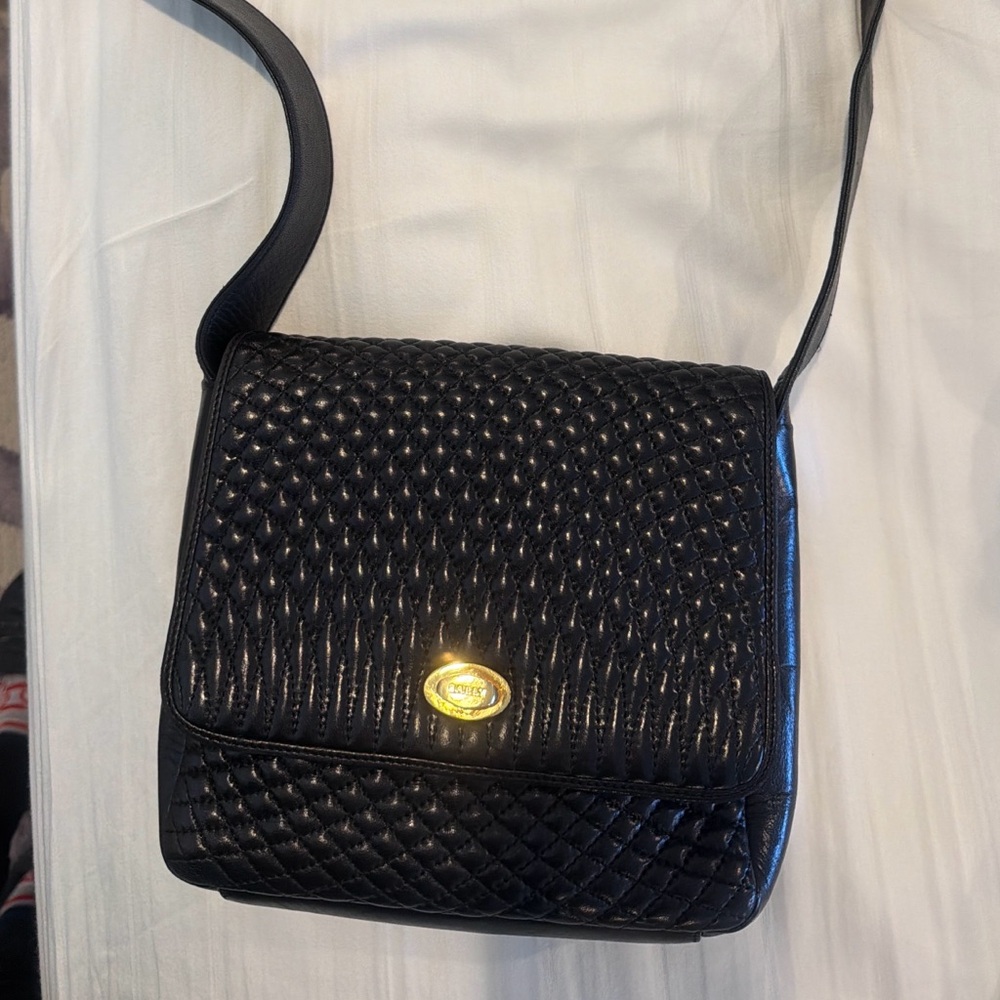 Lamb leather Bally cross body bag. Really good leather. Has a pocket on the back